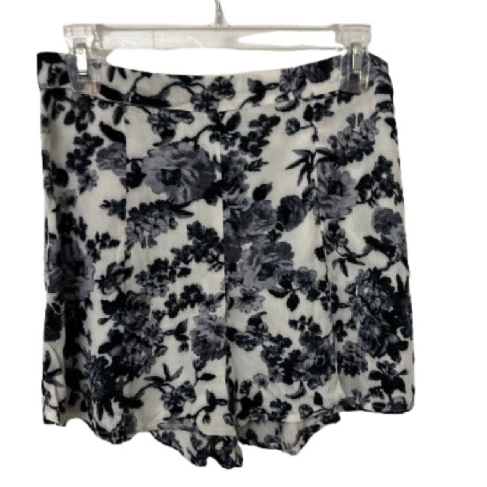 Timing Black and White Floral Shorts High Waisted Flowy Size M Dress Shorts